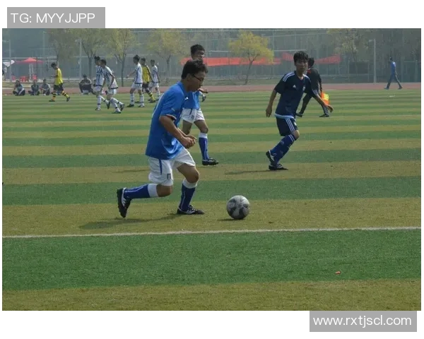 国足球星精彩瞬间动感gif呈现赛场拼搏激情与荣耀故事 国足球星精彩瞬间动感gif呈现赛场拼搏激情与荣耀故事