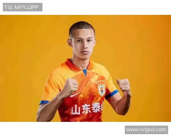 新兴足球新星崭露头角引领未来 球场之上的潜力与挑战并存